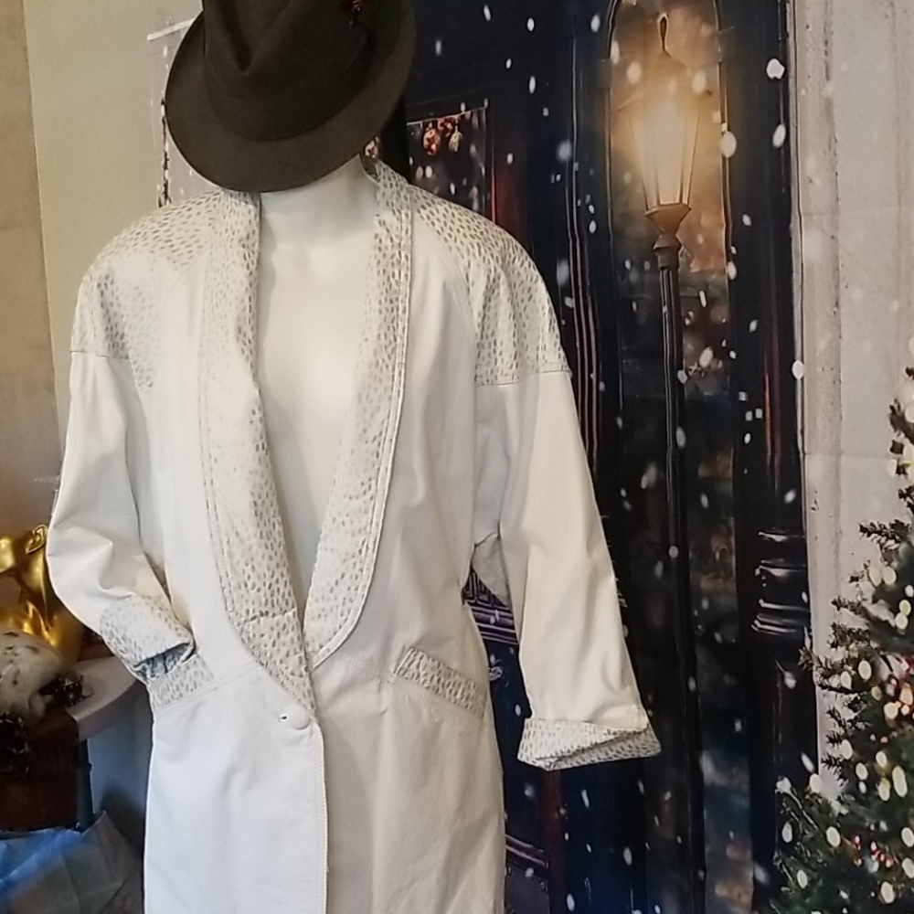 Vintage 1980's White Leather /Silver Small
